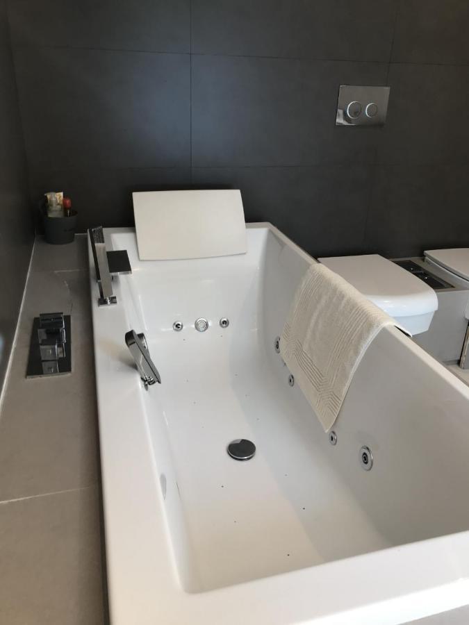 Appartement Montfleury, 2 Terrasses, 2 Chambres , 2 Sdb , Pkg Prive Piscine, 15 Min Walk To Croisette Beach And Palais Des Festivals Cannes Esterno foto